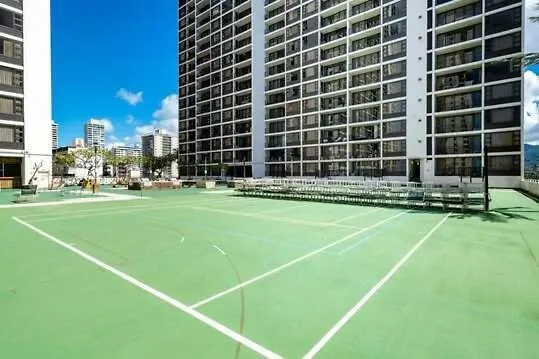 Breezy Waikiki Condo 2 Blocks From The Beach & Free Parking! Honolulu