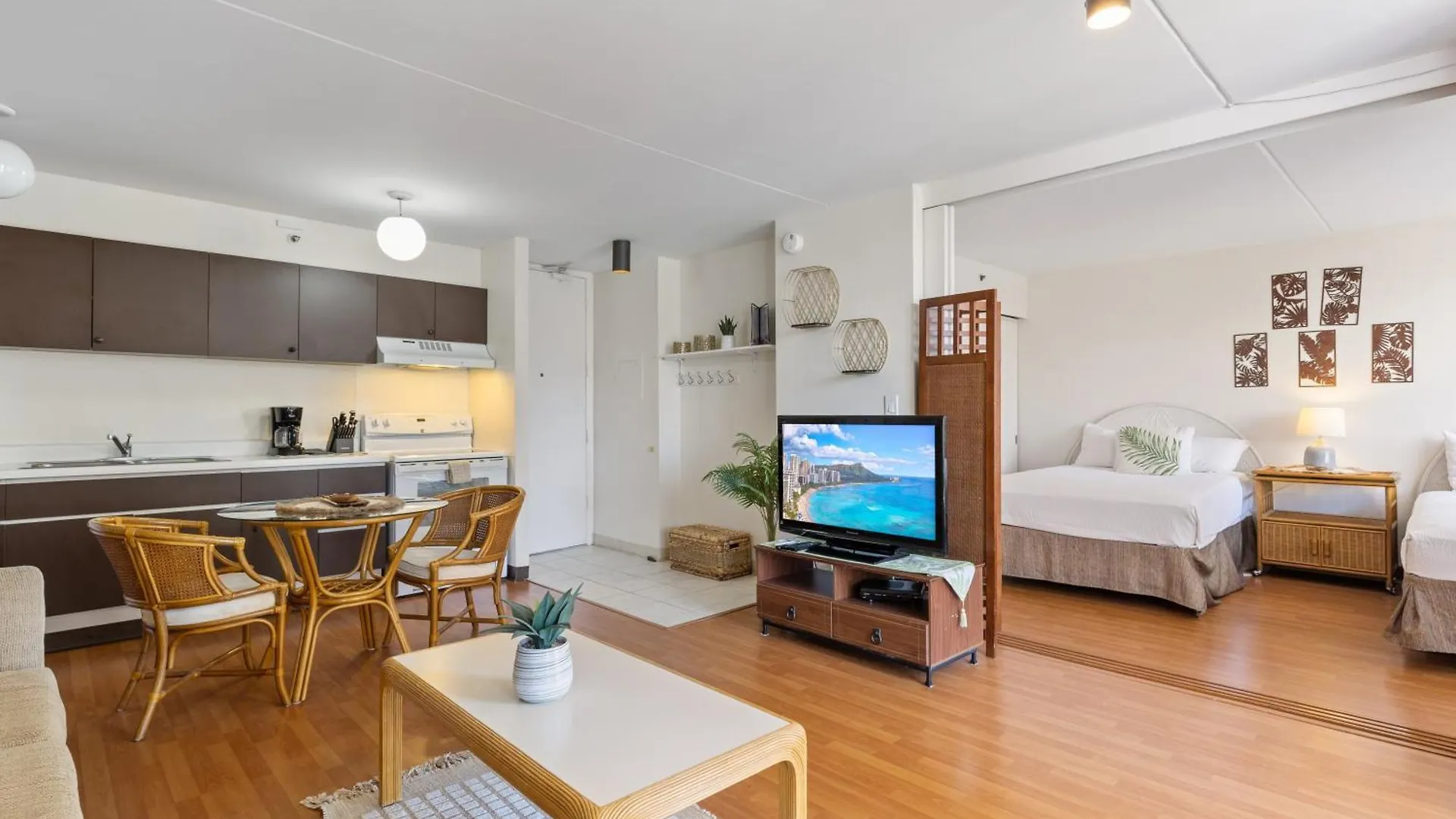 Apartment Breezy Waikiki Condo 2 Blocks From The Beach & Free Parking! Honolulu United States