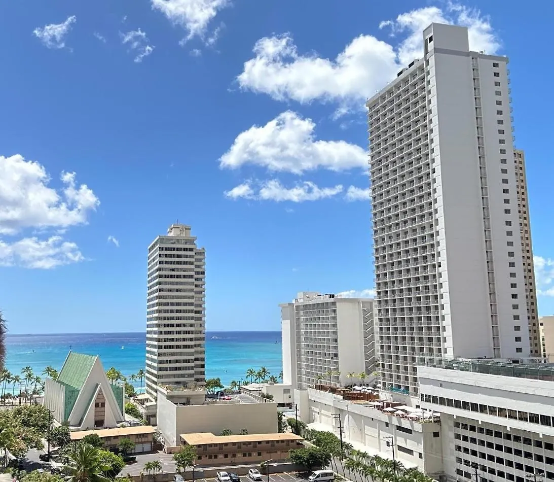 Breezy Waikiki Condo 2 Blocks From The Beach & Free Parking! Honolulu